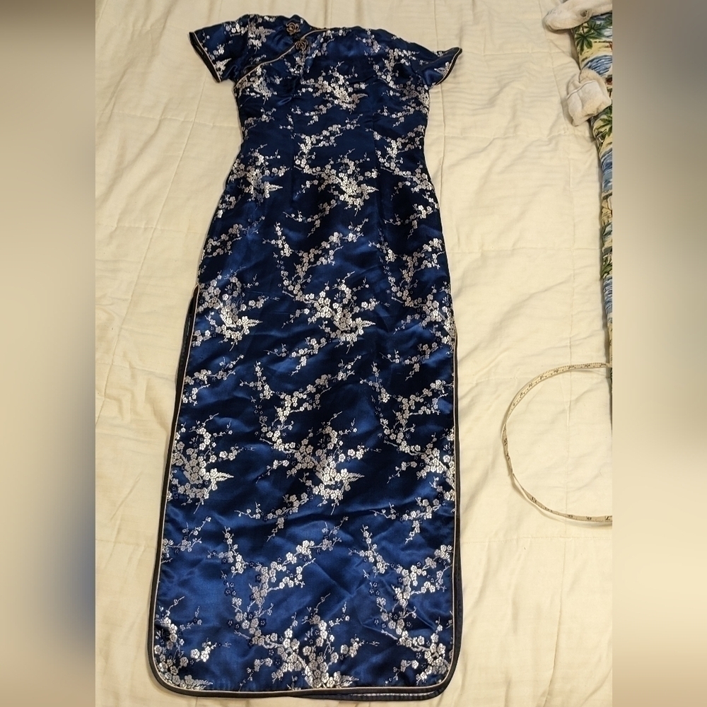 Beautiful made in China Golden Dragon dress size 36